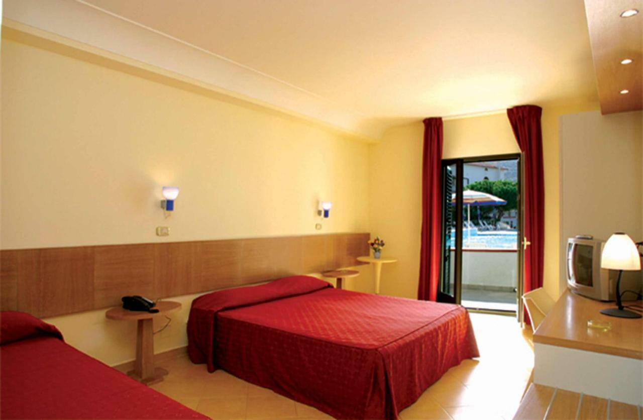 פסקיצ'י Hotel D'Amato מראה חיצוני תמונה